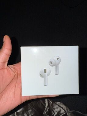 Apple Earpods 3rd generation White Wireless In-Ear Headset with Charging Case